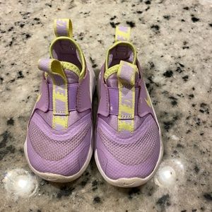 Nike toddler girl purple FlexRunner size 6